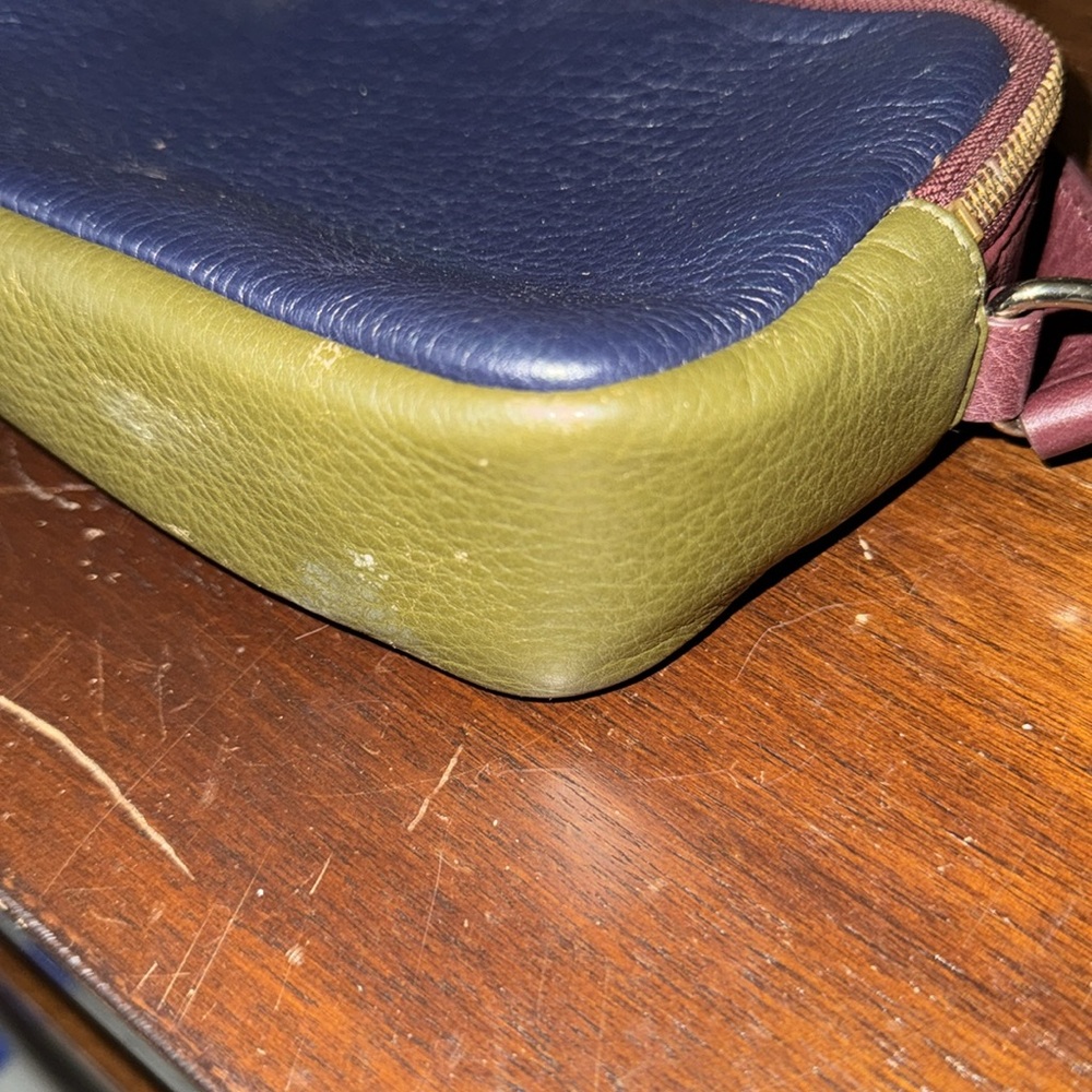 Talbots crossbody - Picture 2 of 7